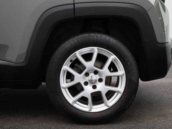 Jeep Renegade (2020) — foto 5 van 39