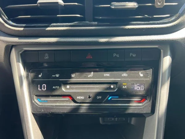 VOLKSWAGEN T-Roc (2023) — foto 15 van 24