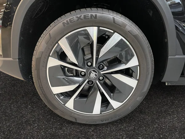 SKODA Karoq (2025) — foto 4 van 13