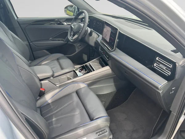 VOLKSWAGEN Tiguan (2025) — foto 3 van 11
