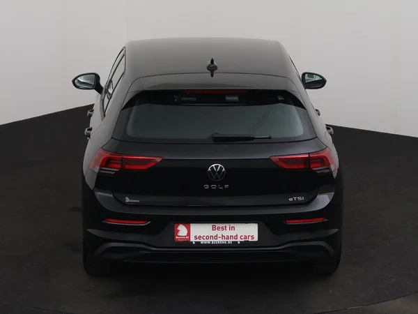 VOLKSWAGEN Golf (2024) — foto 25 van 28