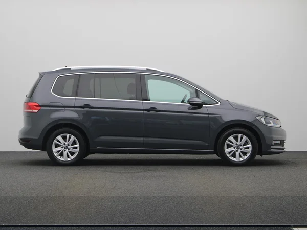 VOLKSWAGEN Touran (2023) — foto 21 van 23