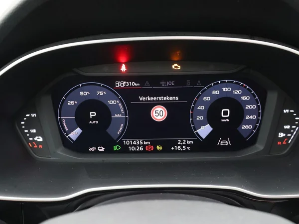 AUDI Q3 PHEV (2021) — foto 7 van 29