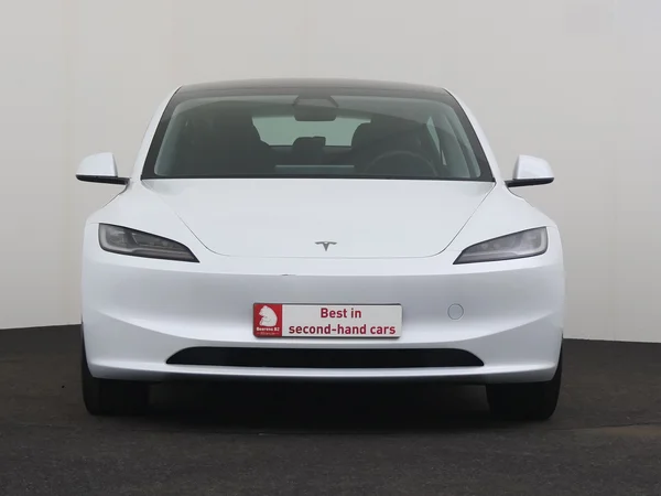 TESLA Model 3 (2024) — foto 26 van 28