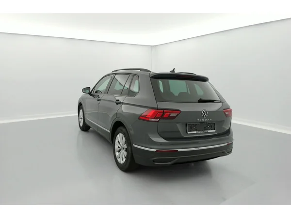 VOLKSWAGEN Tiguan (2022) — foto 2 van 36