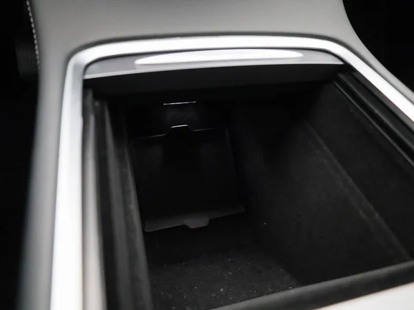 Tesla Model Y (2023) — foto 32 van 52