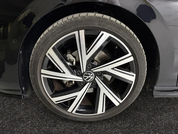 VOLKSWAGEN Golf VIII (2024) — foto 13 van 15