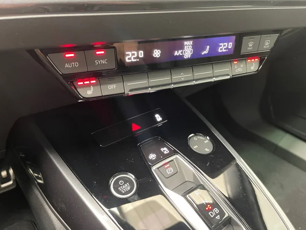 AUDI Q4 e-tron (2025) — foto 15 van 15