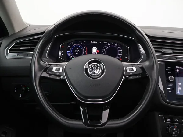 Volkswagen Tiguan Allspace (2021) — foto 6 van 31