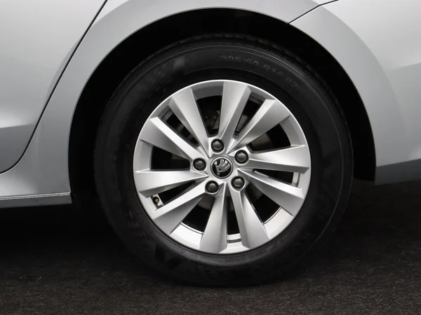 SKODA Octavia Combi (2024) — foto 15 van 19