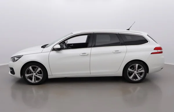 Peugeot 308 SW (2020) — foto 12 van 38