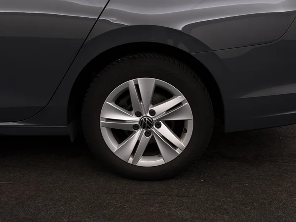 VOLKSWAGEN Golf Variant (2024) — foto 7 van 28