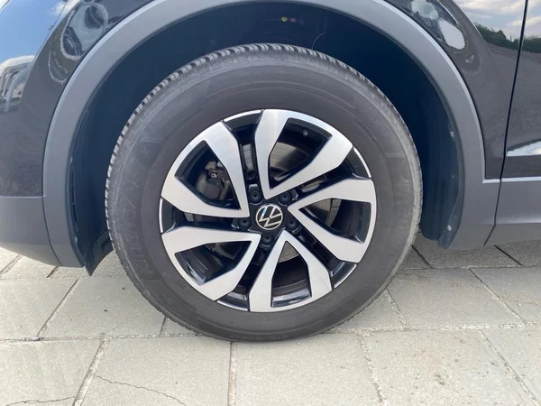 VOLKSWAGEN Tiguan (2023) — foto 7 van 8