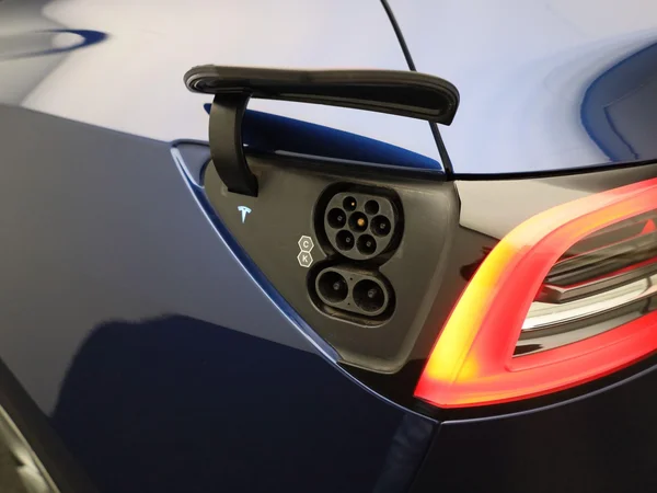 Tesla Model Y (2023) — foto 15 van 52