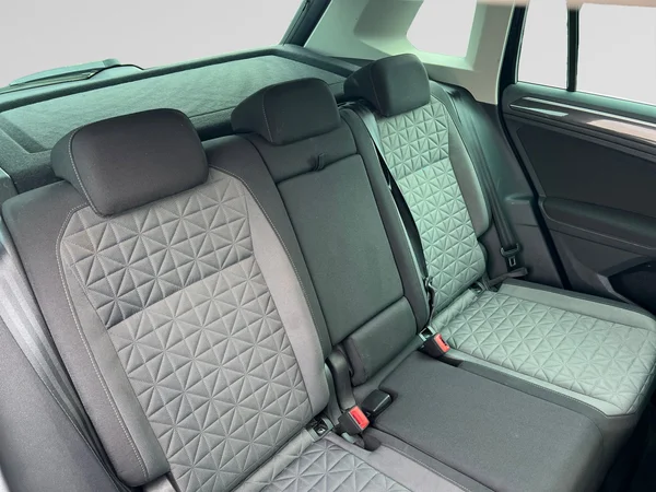 VOLKSWAGEN Tiguan (2021) — foto 4 van 17