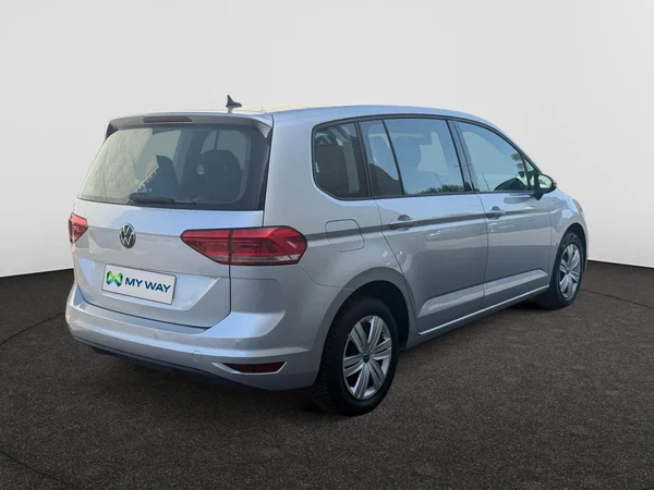 VOLKSWAGEN Touran (2021) — foto 13 van 21