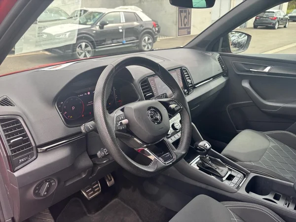 SKODA Karoq (2023) — foto 18 van 21