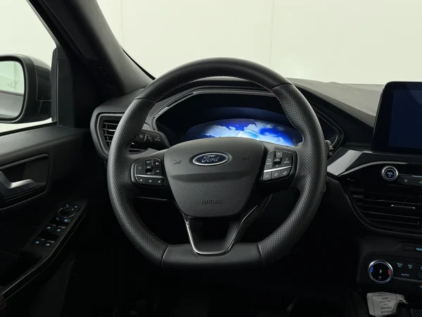 FORD Kuga (2023) — foto 14 van 29