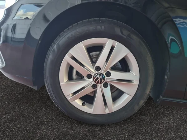 VOLKSWAGEN Golf VIII SW (2023) — foto 16 van 23