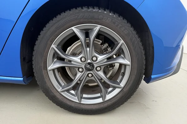 Ford Focus (2021) — foto 13 van 16