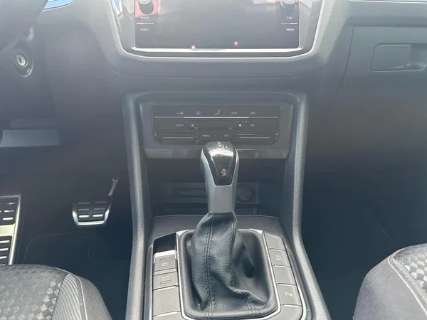 VOLKSWAGEN Tiguan (2022) — foto 7 van 21