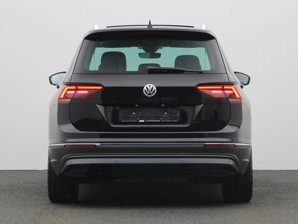 VOLKSWAGEN Tiguan (2019) — foto 19 van 22