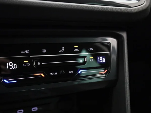 Volkswagen Tiguan (2021) — foto 24 van 43