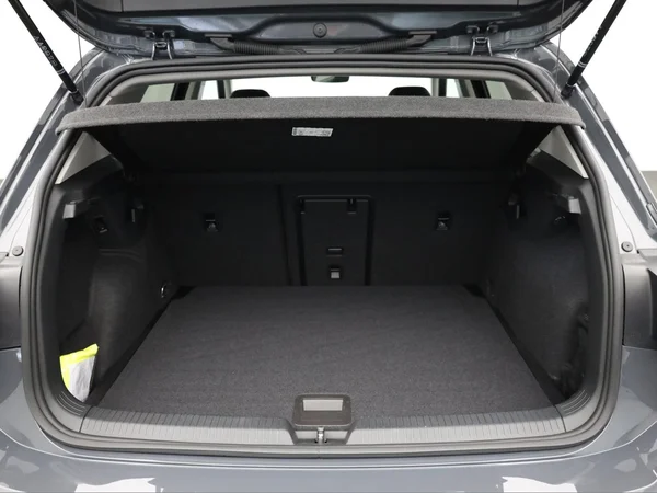 VOLKSWAGEN Golf VIII (2024) — foto 2 van 20