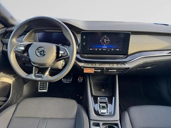 SKODA Octavia Combi (2024) — foto 14 van 16