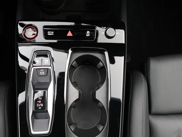AUDI SQ6 e-tron (2025) — foto 16 van 28