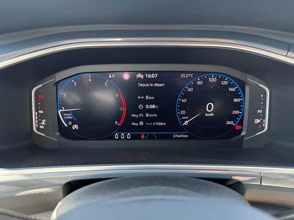 VOLKSWAGEN T-Roc (2023) — foto 5 van 31