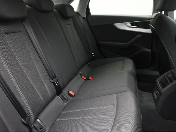 AUDI A4 (2017) — foto 11 van 19