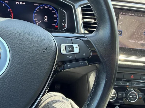 VOLKSWAGEN T-Roc (2021) — foto 11 van 26