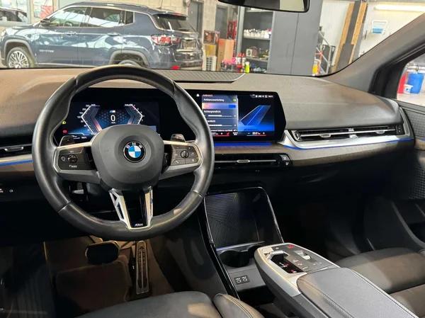 BMW 220 Active Tourer (2023) — foto 2 van 21