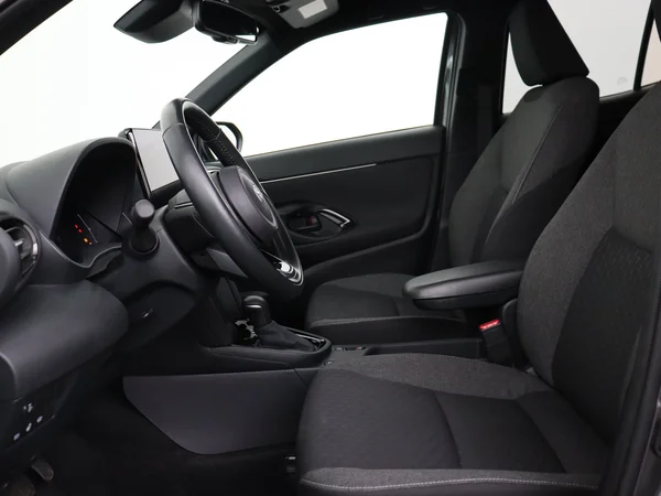 TOYOTA Yaris Cross (2024) — foto 2 van 27