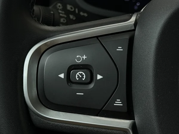 VOLVO V60 (2022) — foto 9 van 33