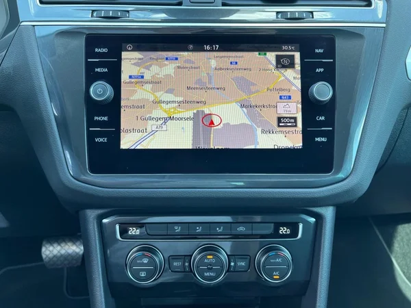 VOLKSWAGEN Tiguan (2019) — foto 3 van 22