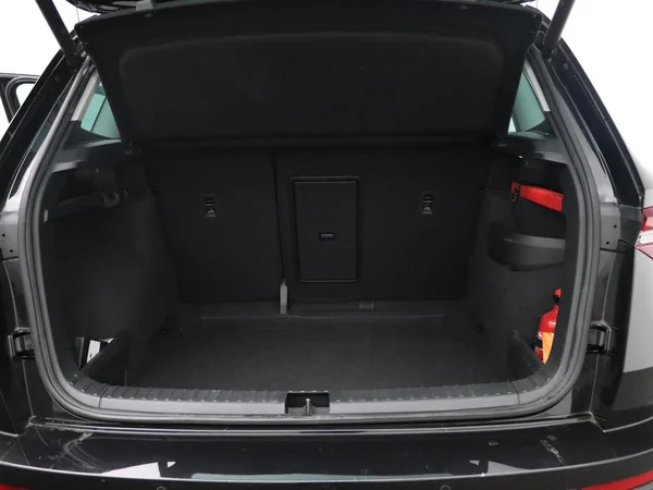 SKODA Karoq (2023) — foto 2 van 17