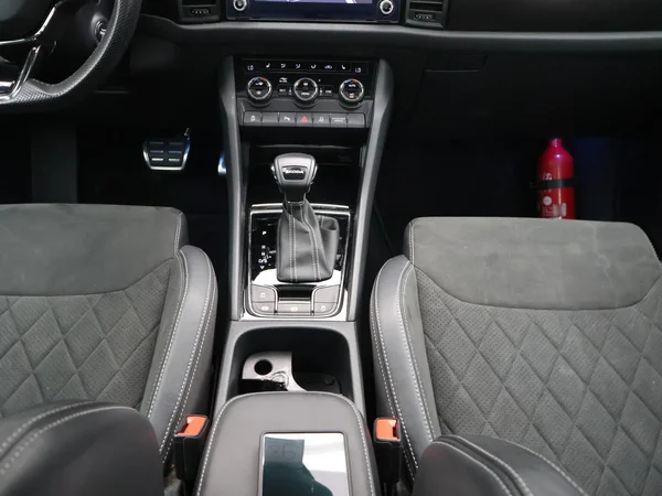 SKODA Kodiaq (2024) — foto 4 van 28