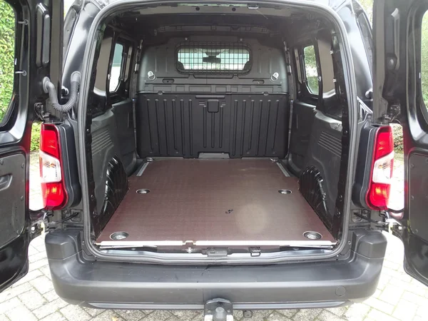 Peugeot Partner (2021) — foto 9 van 25