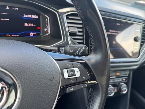 VOLKSWAGEN T-Roc (2018) — foto 8 van 31