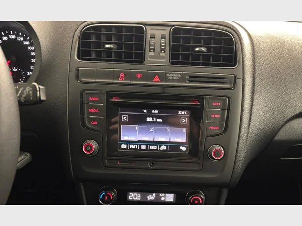 Volkswagen Polo (2017) — foto 5 van 26