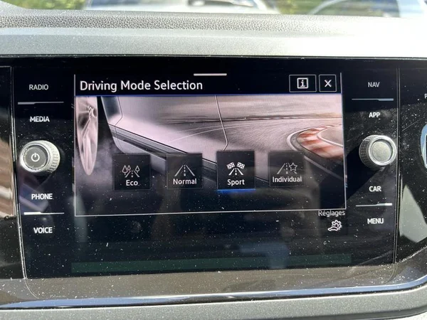VOLKSWAGEN Taigo (2023) — foto 16 van 30
