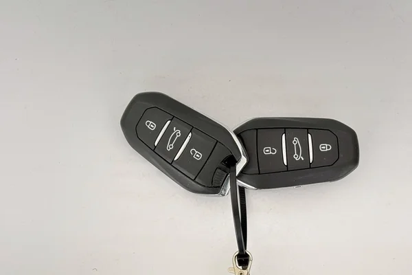 Peugeot 308 PHEV (2024) — foto 14 van 31