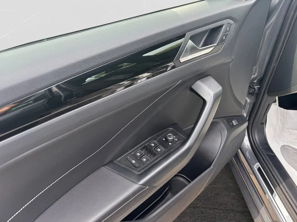 VOLKSWAGEN T-Roc (2024) — foto 18 van 18