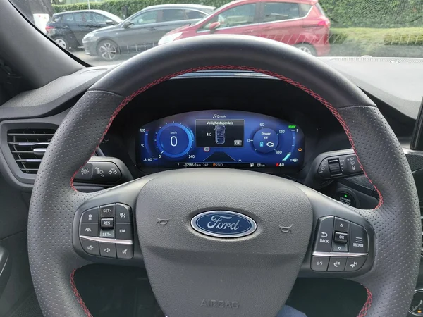 Ford Kuga (2023) — foto 8 van 21