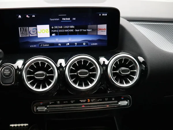 Mercedes-Benz GLA (2025) — foto 13 van 37