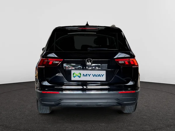 VOLKSWAGEN Tiguan (2020) — foto 18 van 19