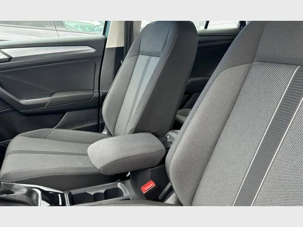Volkswagen T-Roc (2022) — foto 14 van 29