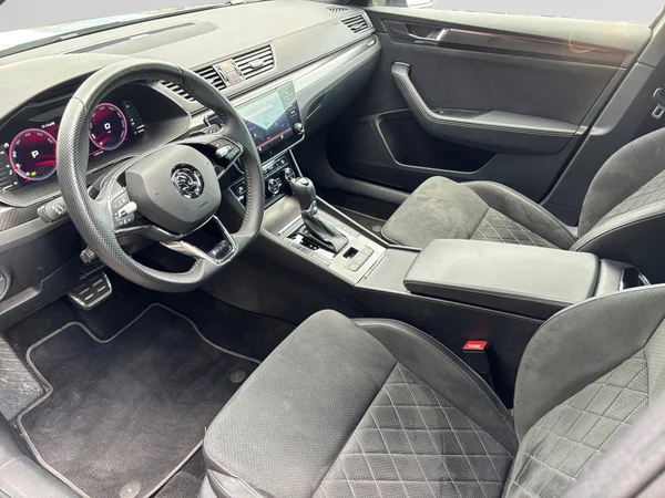 SKODA Superb (2024) — foto 6 van 21